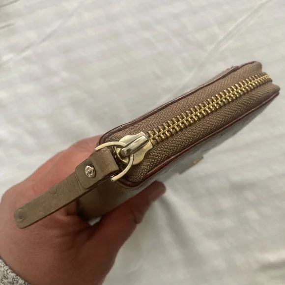 Kate Spade Embossed Wallet EUC - Picture 4 of 16